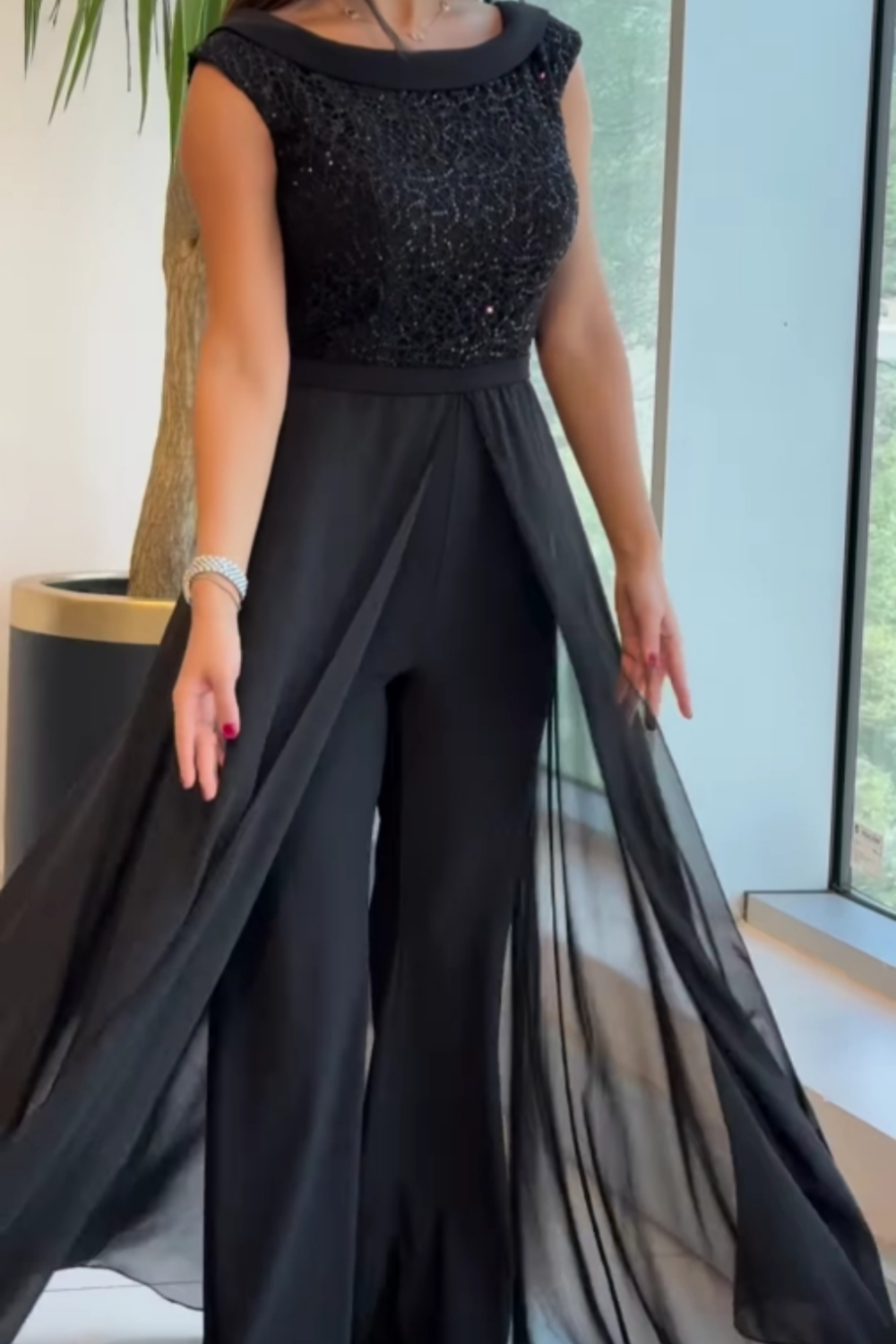 Louna | Stylish Sleeveless Jumpsuit