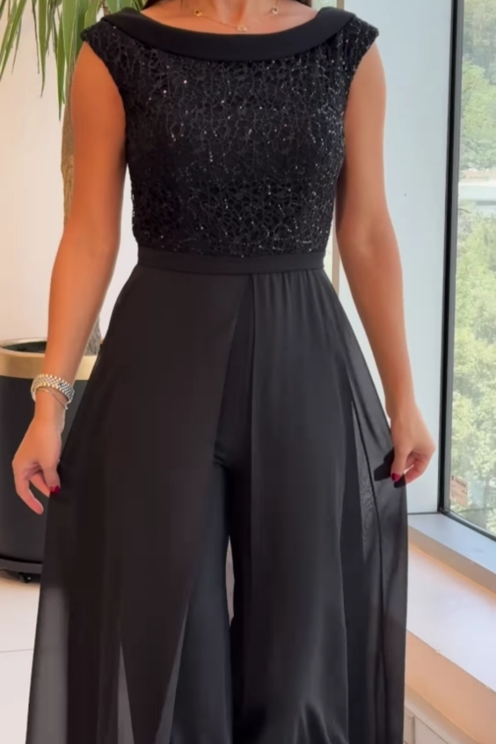 Louna | Stylish Sleeveless Jumpsuit