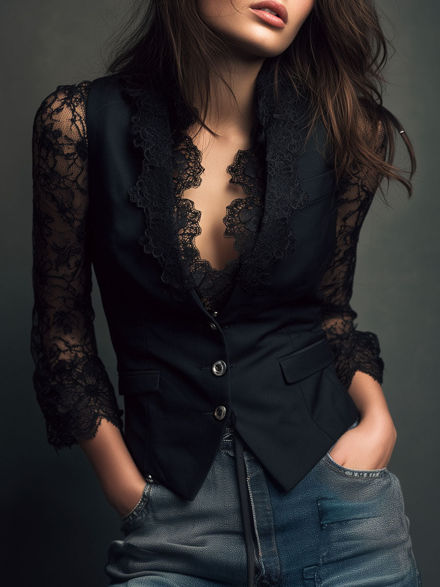 Ava | Elegant blouse with lace details
