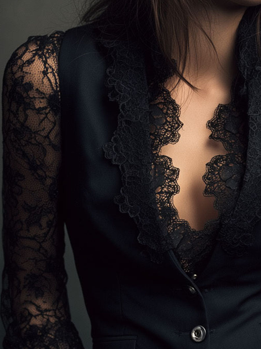 Ava | Elegant blouse with lace details