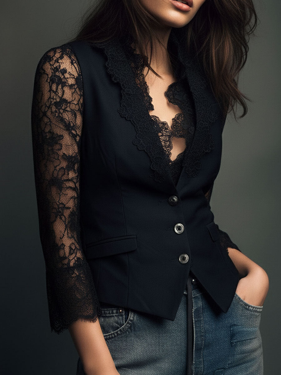 Ava | Elegant blouse with lace details