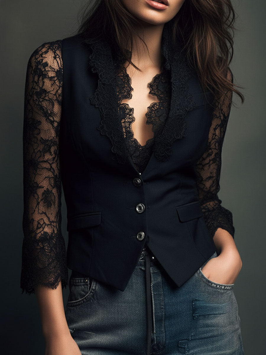 Ava | Elegant blouse with lace details
