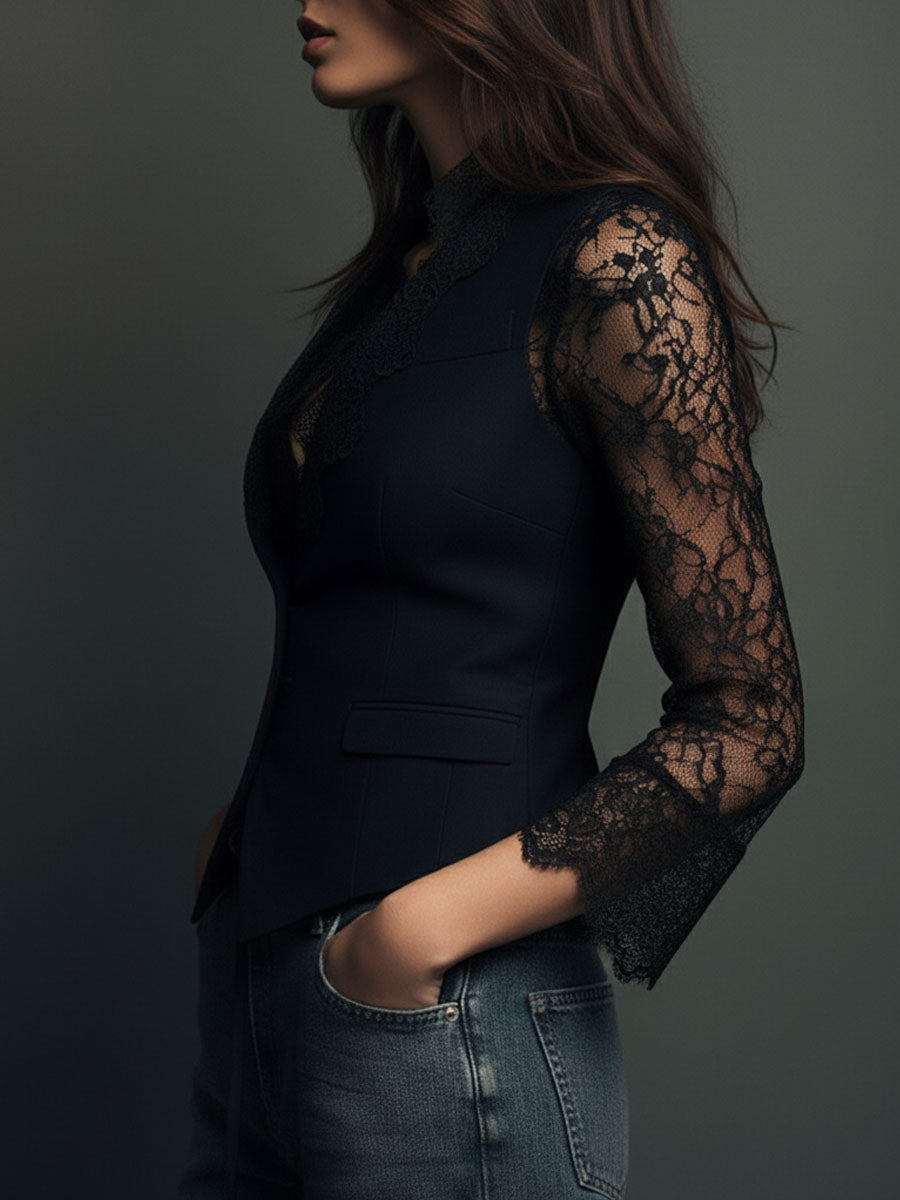 Ava | Elegant blouse with lace details